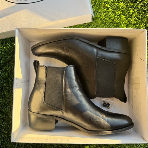 Steve Madden Dover Ankle Chelsea Boots in Black - Picture 3 of 11